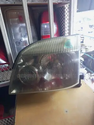 Nissan X-Trail Headlight
