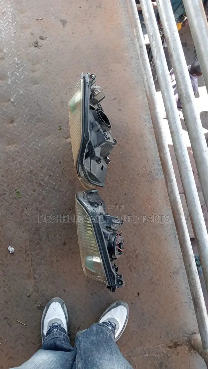 Nissan X-Trail Headlight