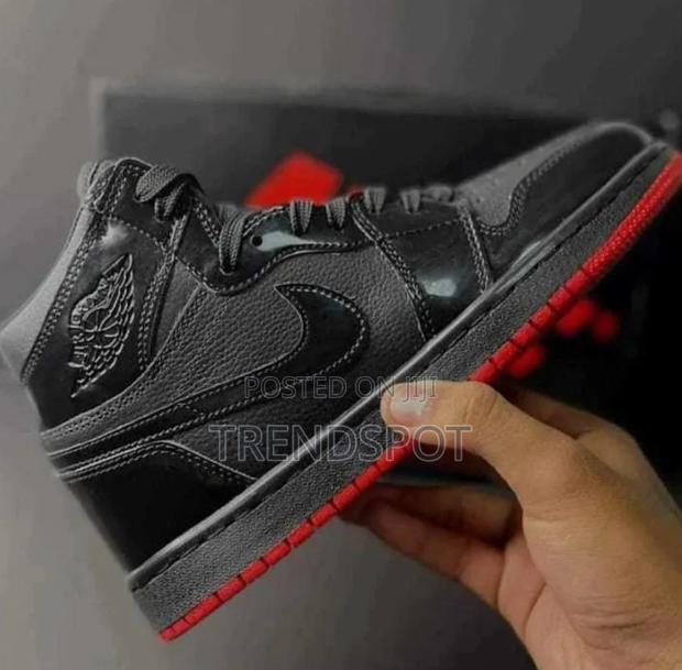 Air Jordan One Black Sneakers - thumbnail 3