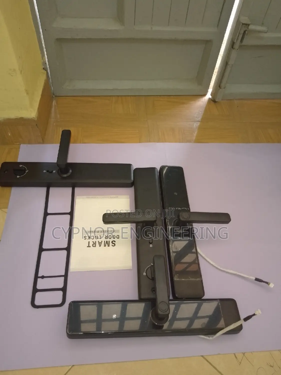 Apartment Lock: Mechanical Keys App Controlled Doorlock