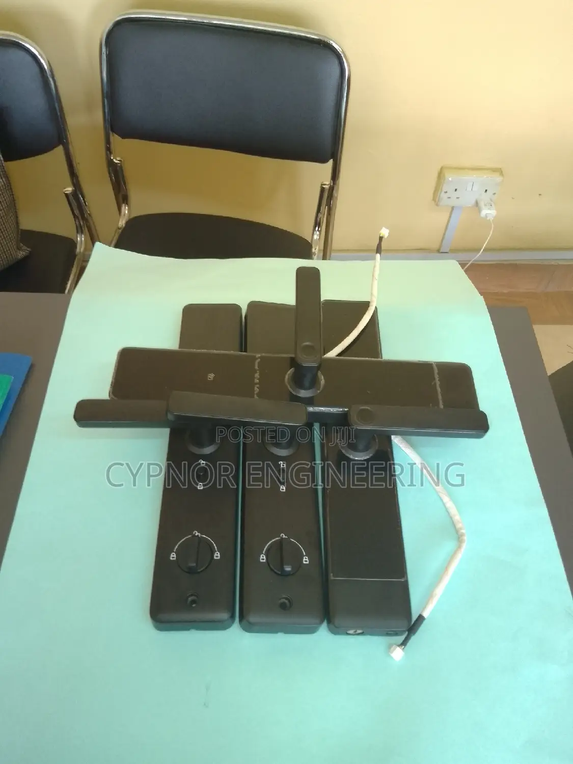 Apartment Lock: Mechanical Keys Secure Entry Biometric