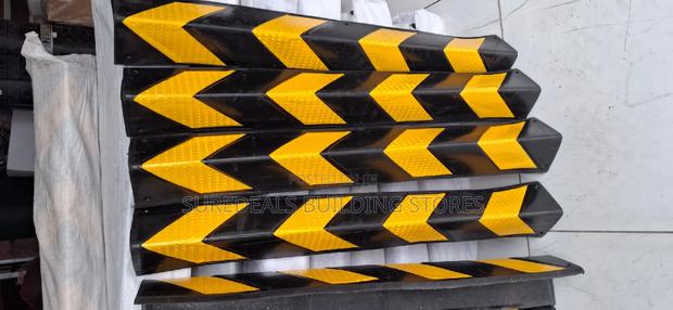 Durable Rubber Corner Guards for Garages Warehouses - thumbnail 4