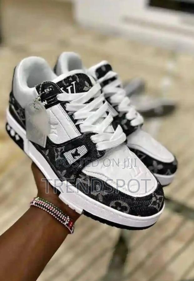 Lv Trainers Size 40_45 S