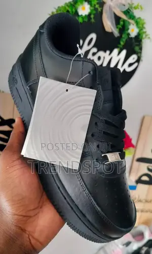 Nike Air Force 1 Black