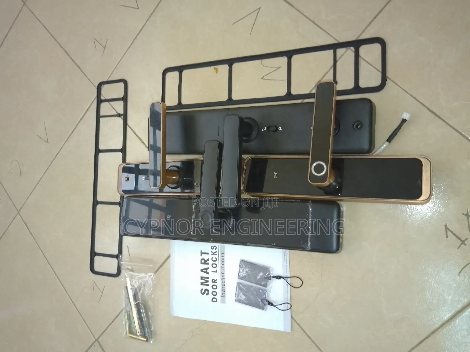 Gate Lock: Mechanical Keys App Controlled