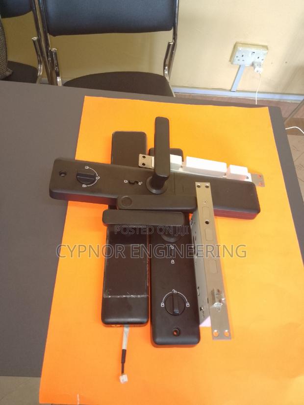 Bedroom Lock: Mechanical Keys Remote Control - main view