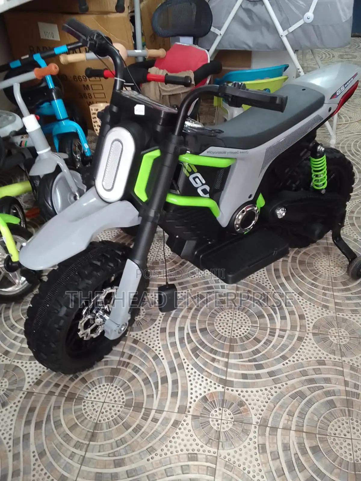 Kids Electric Motorbike Has Light and Bluetooth Connection