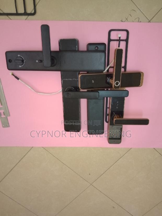 Wine Cellar Lock: RFID Cards, Biometric Entry - main view