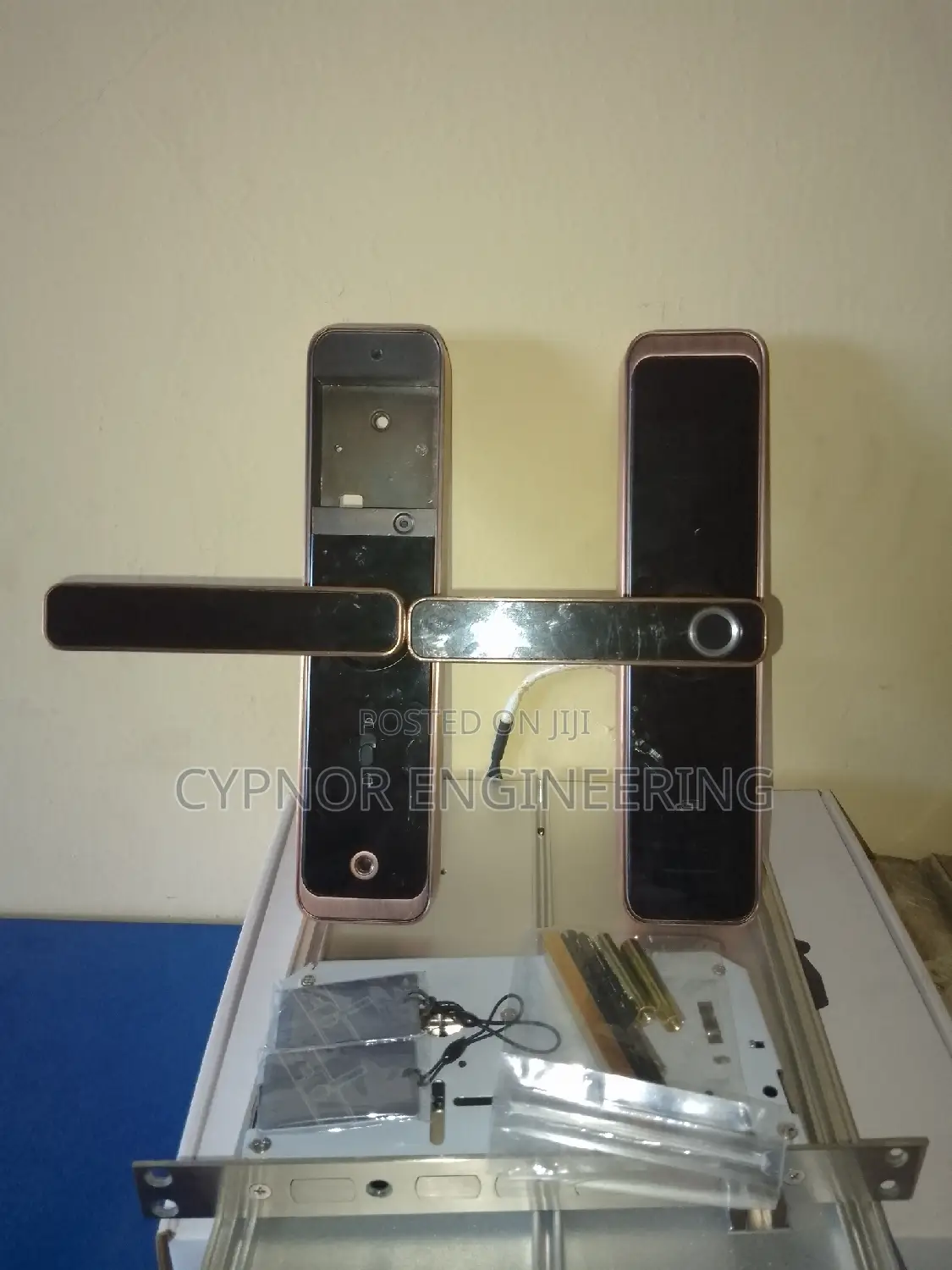 Study Room Lock: Biometric Security,RFID Cards
