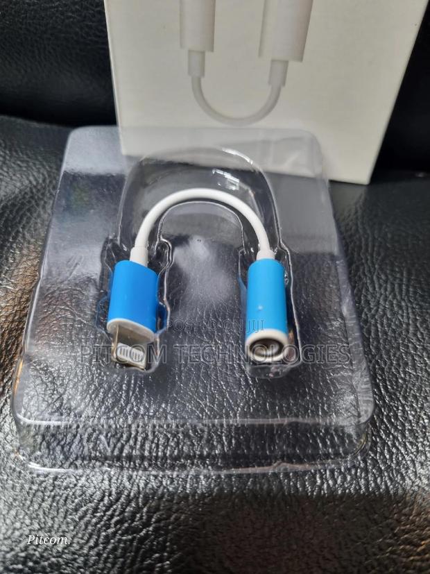 Lightning To Headphone Jack Adapter - main view