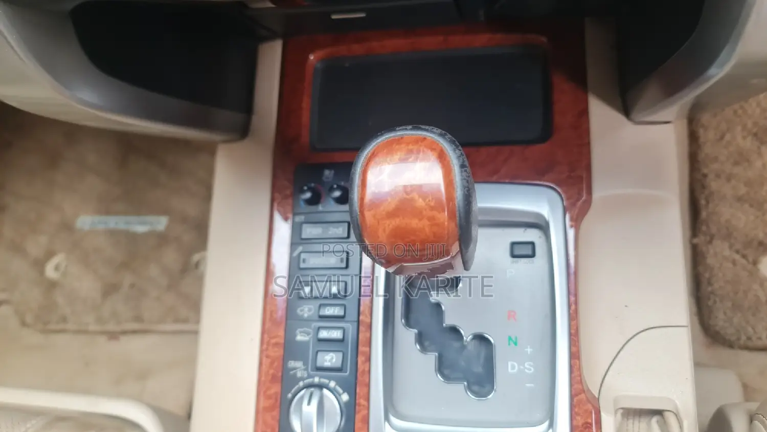 Toyota Land Cruiser 2011 Gold