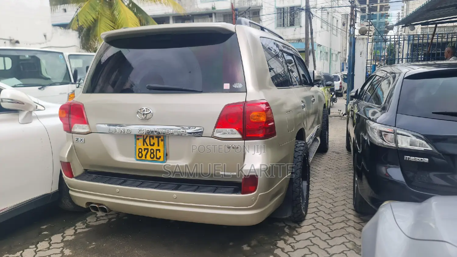Toyota Land Cruiser 2011 Gold