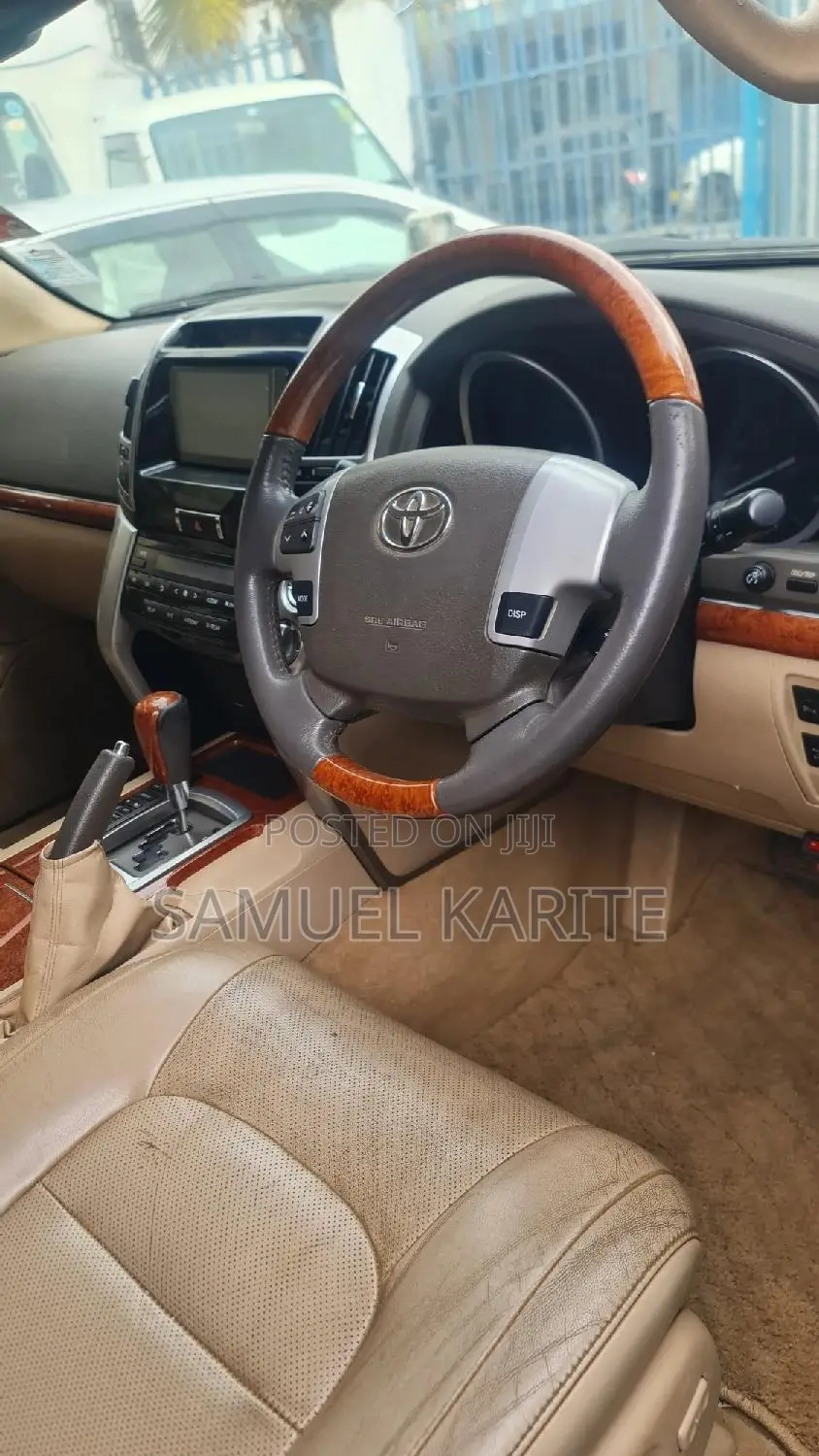 Toyota Land Cruiser 2011 Gold