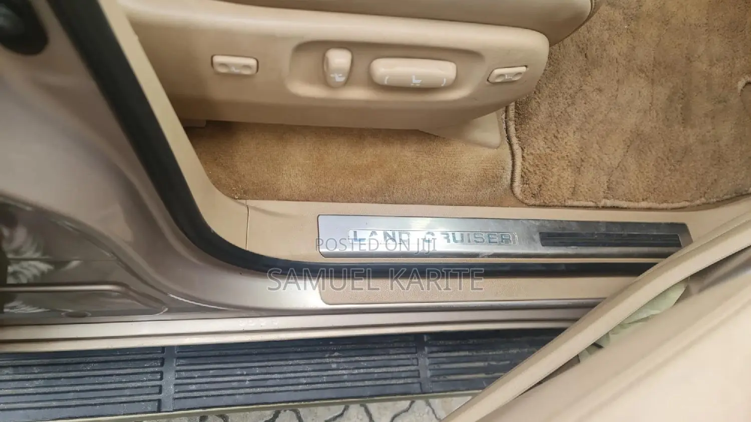 Toyota Land Cruiser 2011 Gold