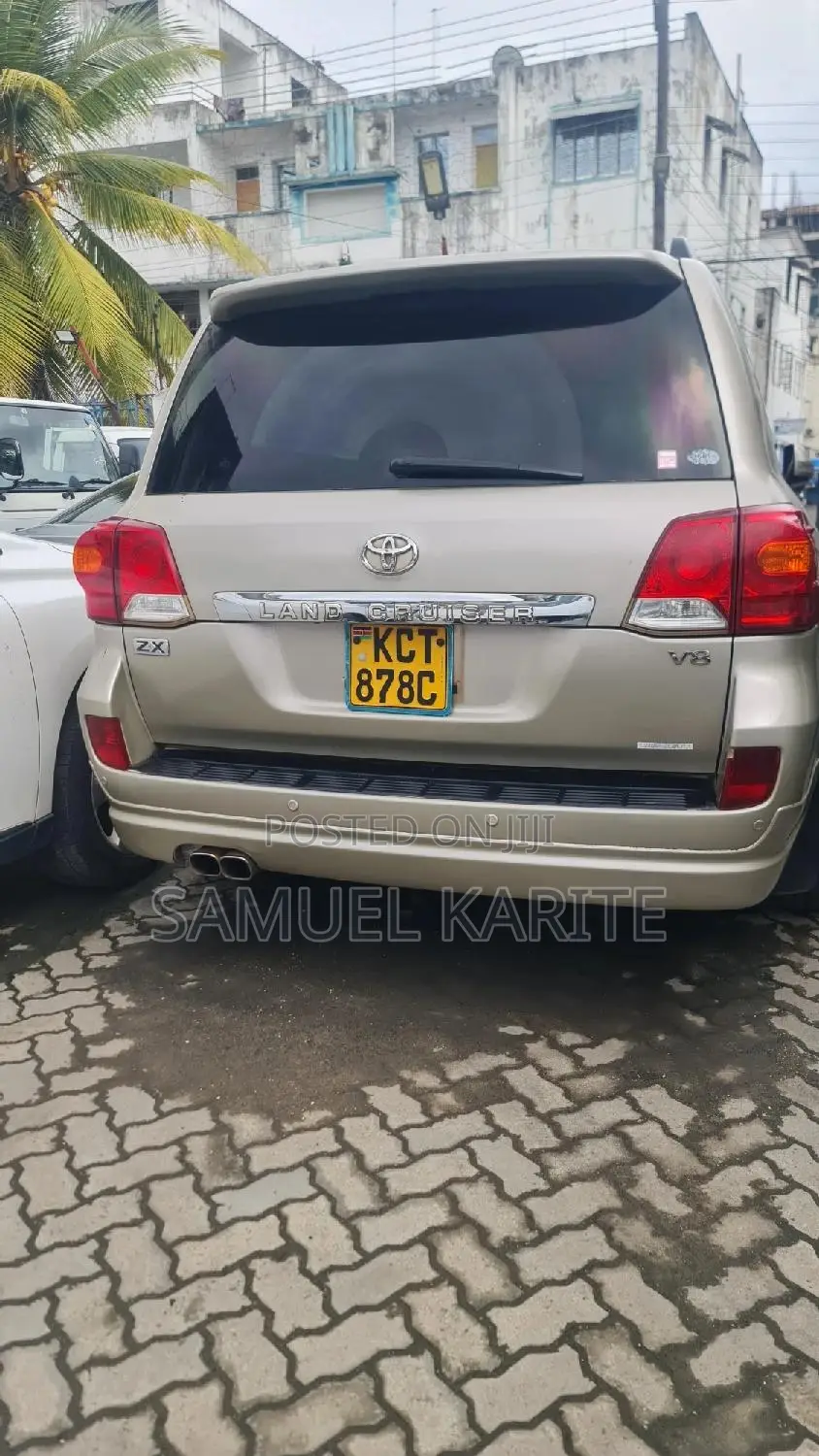 Toyota Land Cruiser 2011 Gold