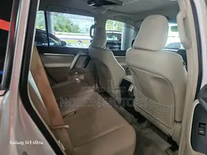 Toyota Land Cruiser Prado 2018 White