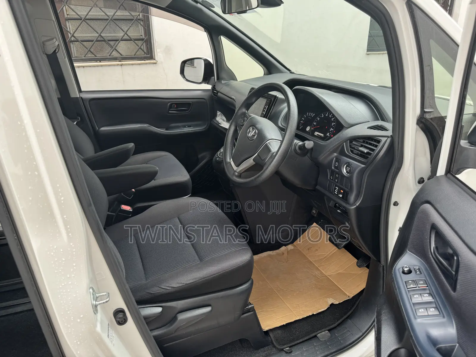 Toyota Voxy 2019 White