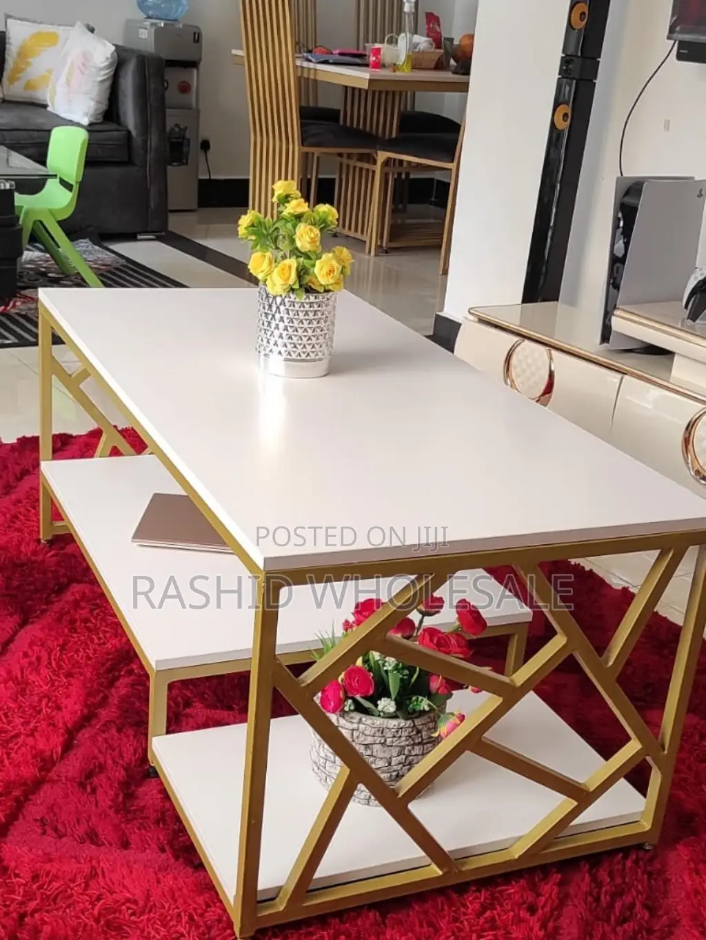 Zippy Elegant Coffee Table.