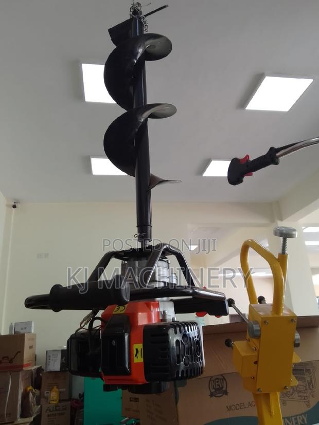 Earth Augers Petrol Four Stroke Engine. - main view