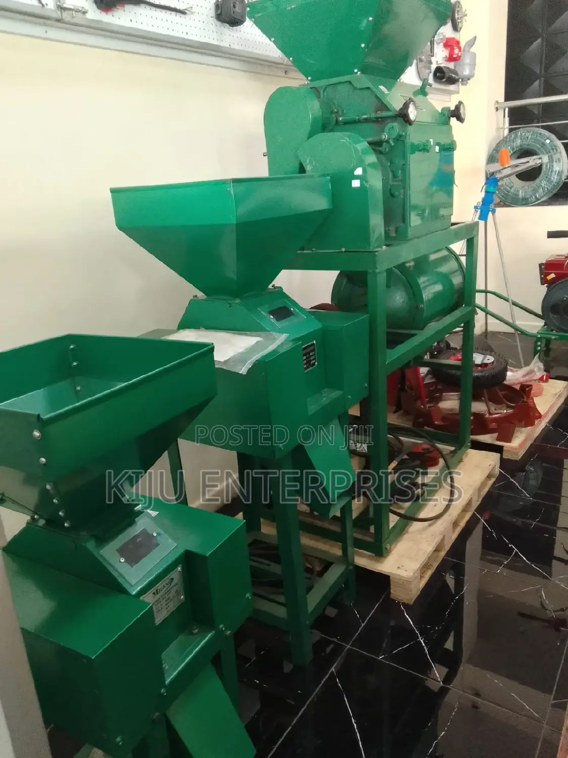 Roller Mill With There Crusher Machine