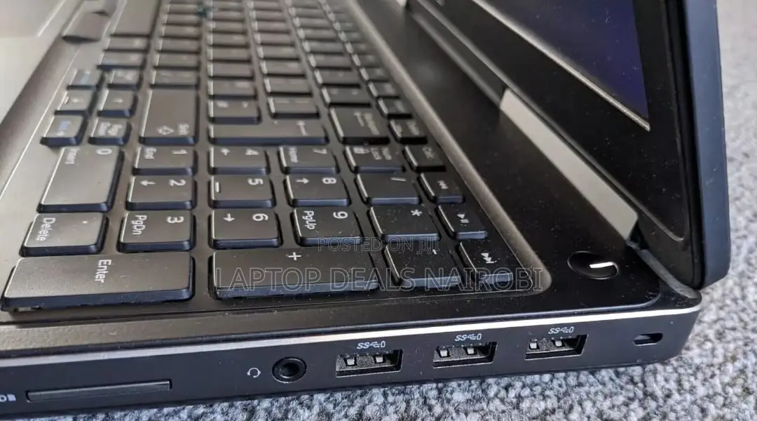 Laptop Dell Precision 7510 32GB Intel Xeon HDD+SSD 512GB
