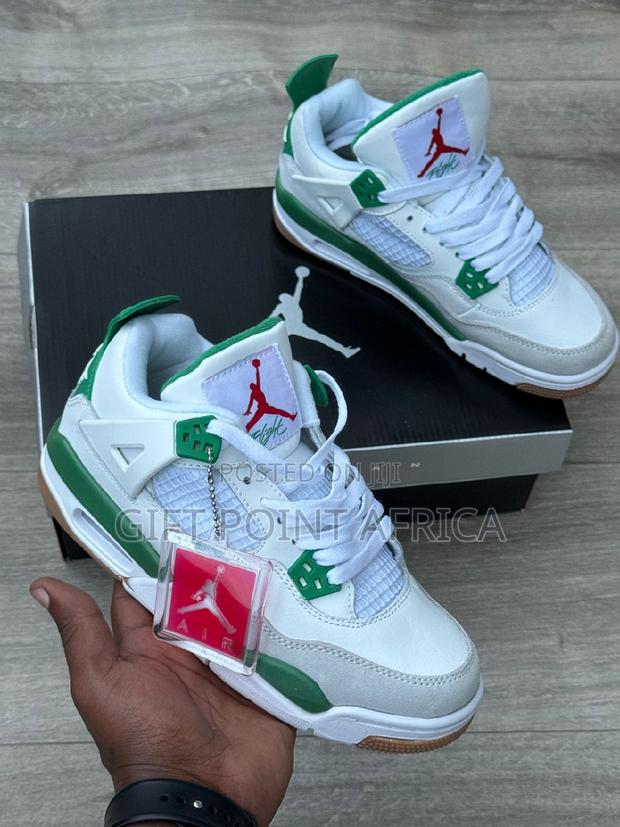 Air Jordan 4 Sneakers - thumbnail 3