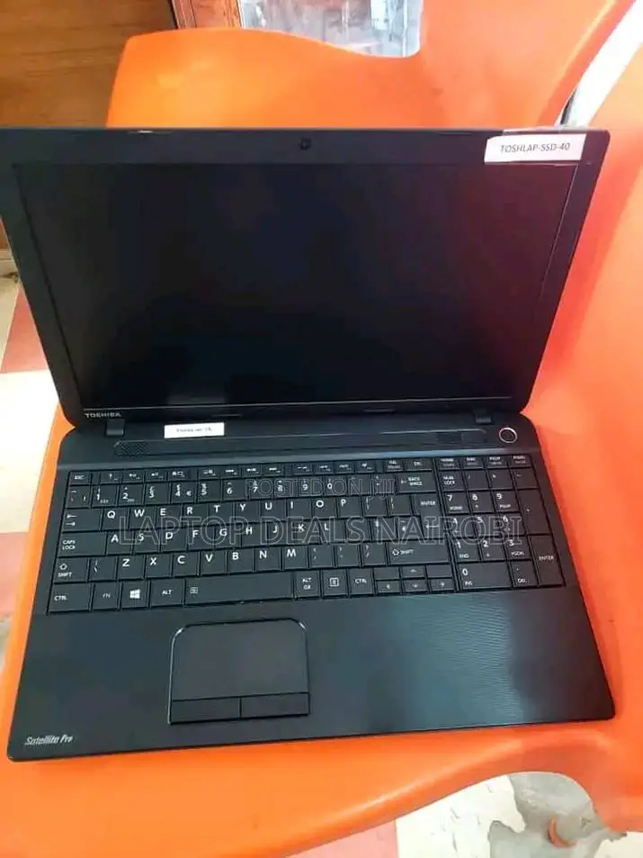 Laptop Toshiba Satellite C50A 8GB Intel Core I5 HDD+SSD 128GB