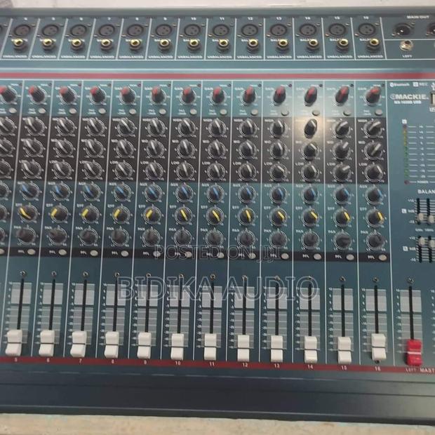 Powered Mixer 2000wats12 Channel - thumbnail 2