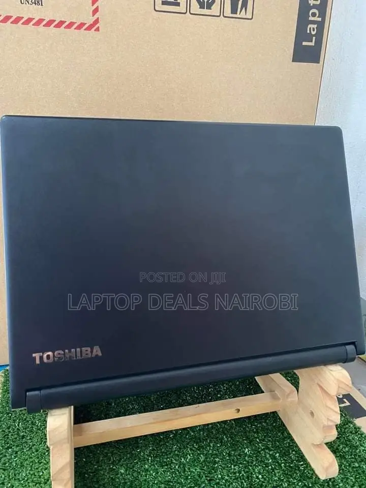 Laptop Toshiba Satellite C850 8GB Intel Core I5 SSD 256GB