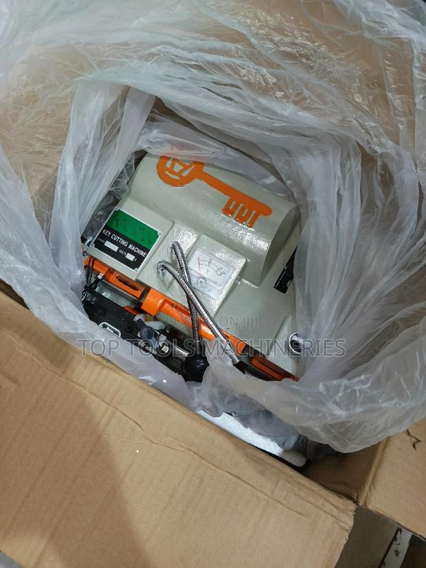 Commercial Key Cutting Machine - thumbnail 2