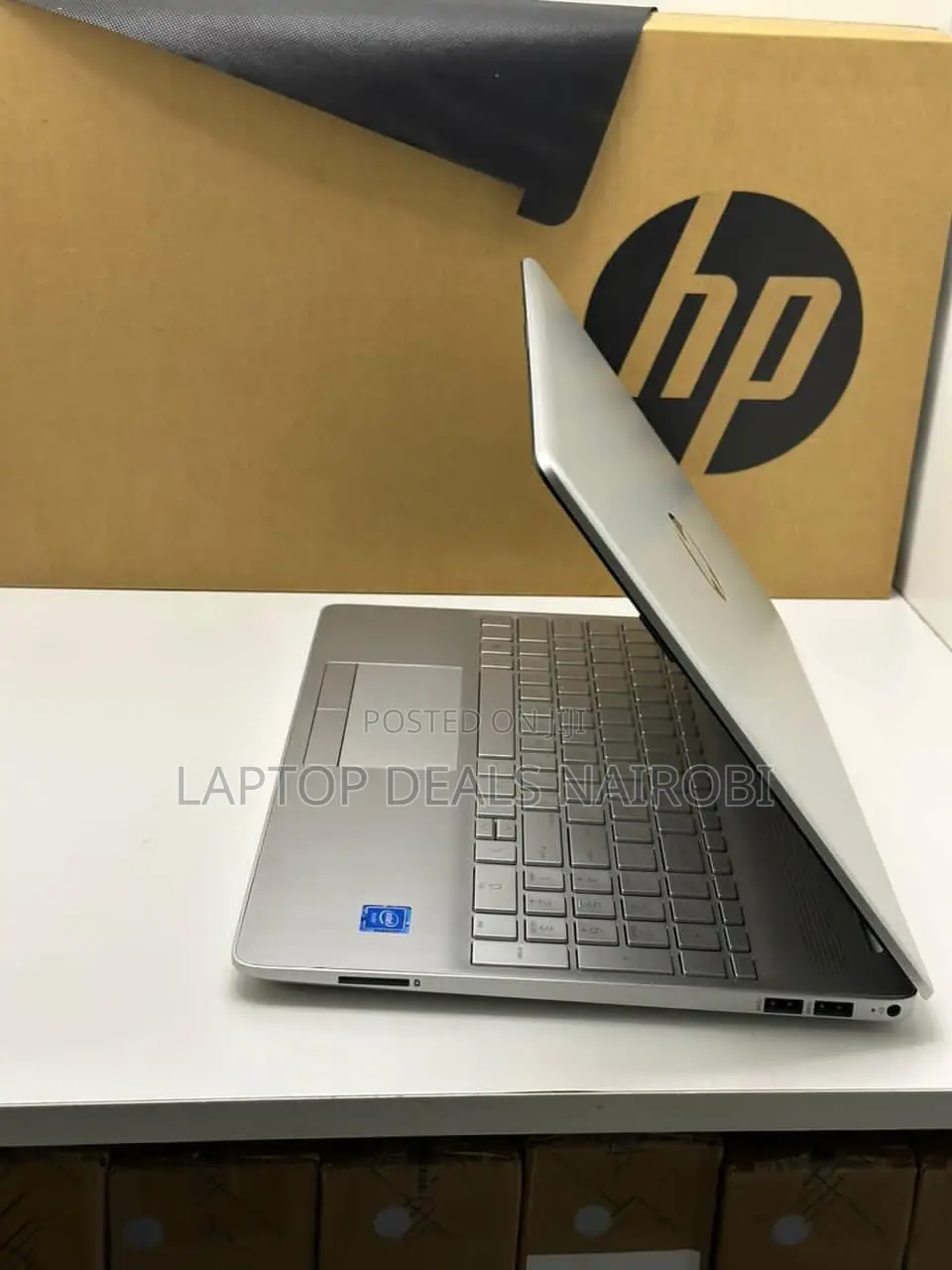 Laptop HP 15-Dw1197nia 8GB Intel Core I5 SSD 256GB
