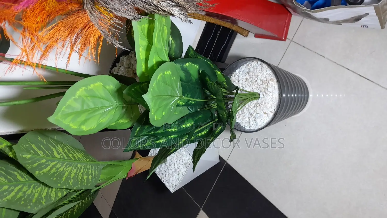 Plant 18leaves, Plastic Vase and Pebble Stones