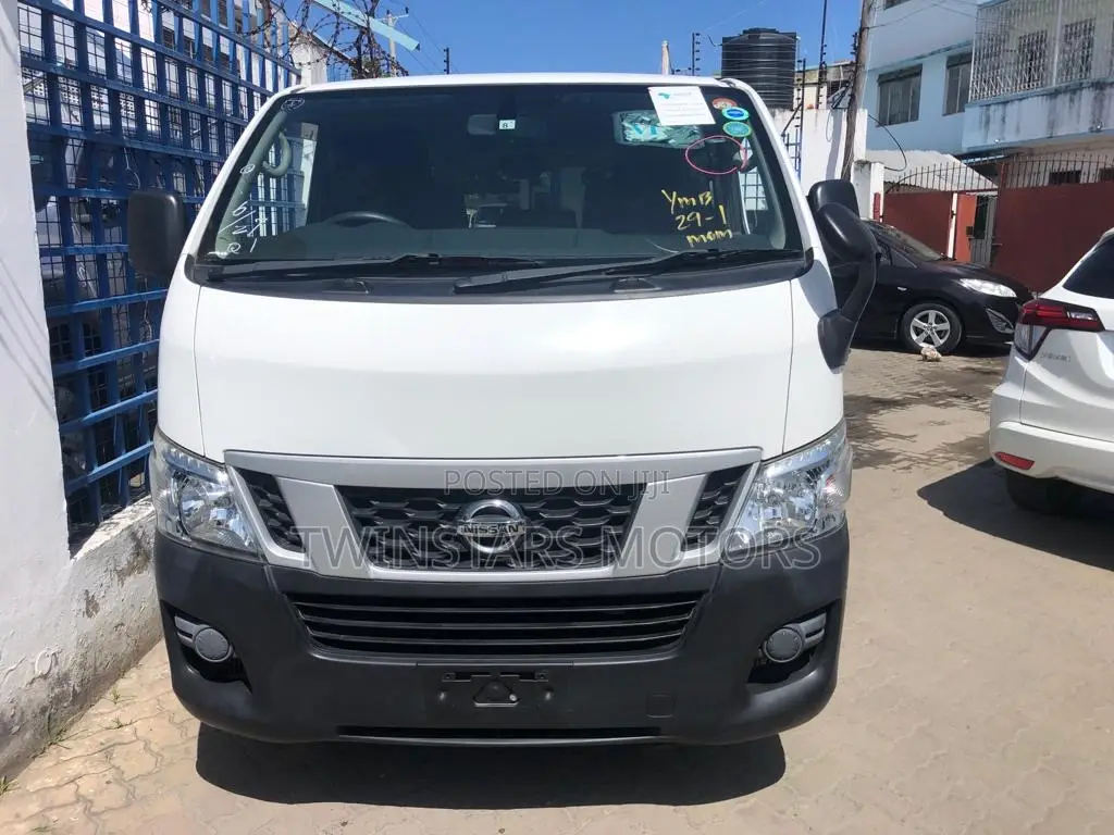 Nissan Caravan (Urvan) 2017 White