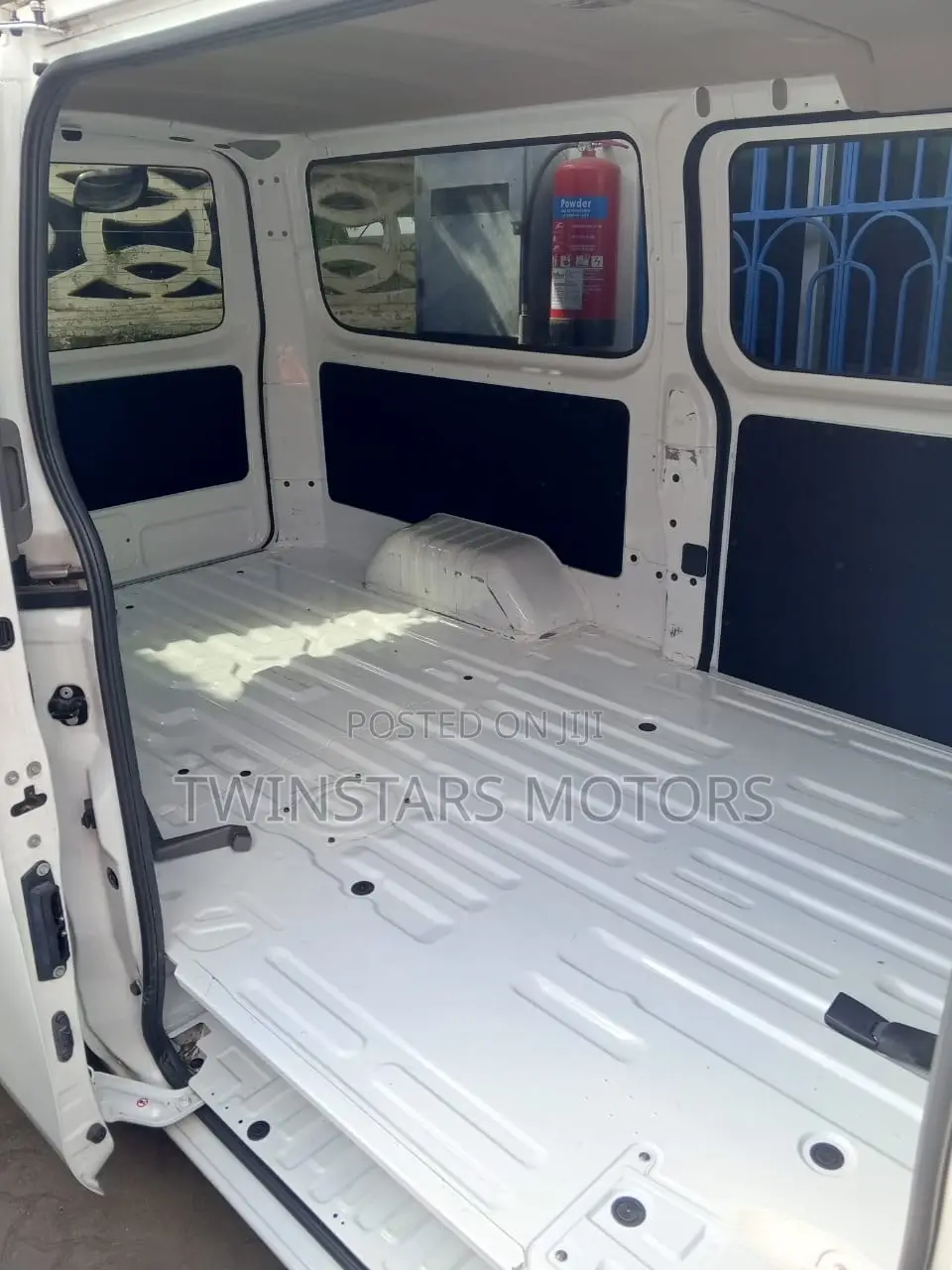 Nissan Caravan (Urvan) 2017 White