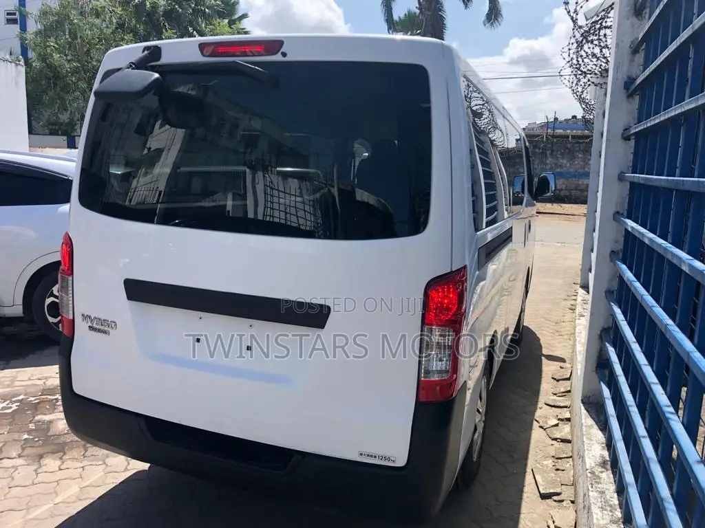 Nissan Caravan (Urvan) 2017 White
