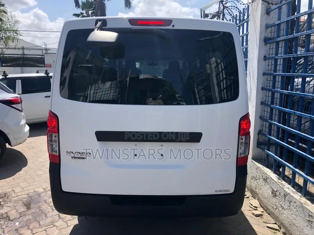 Nissan Caravan (Urvan) 2017 White