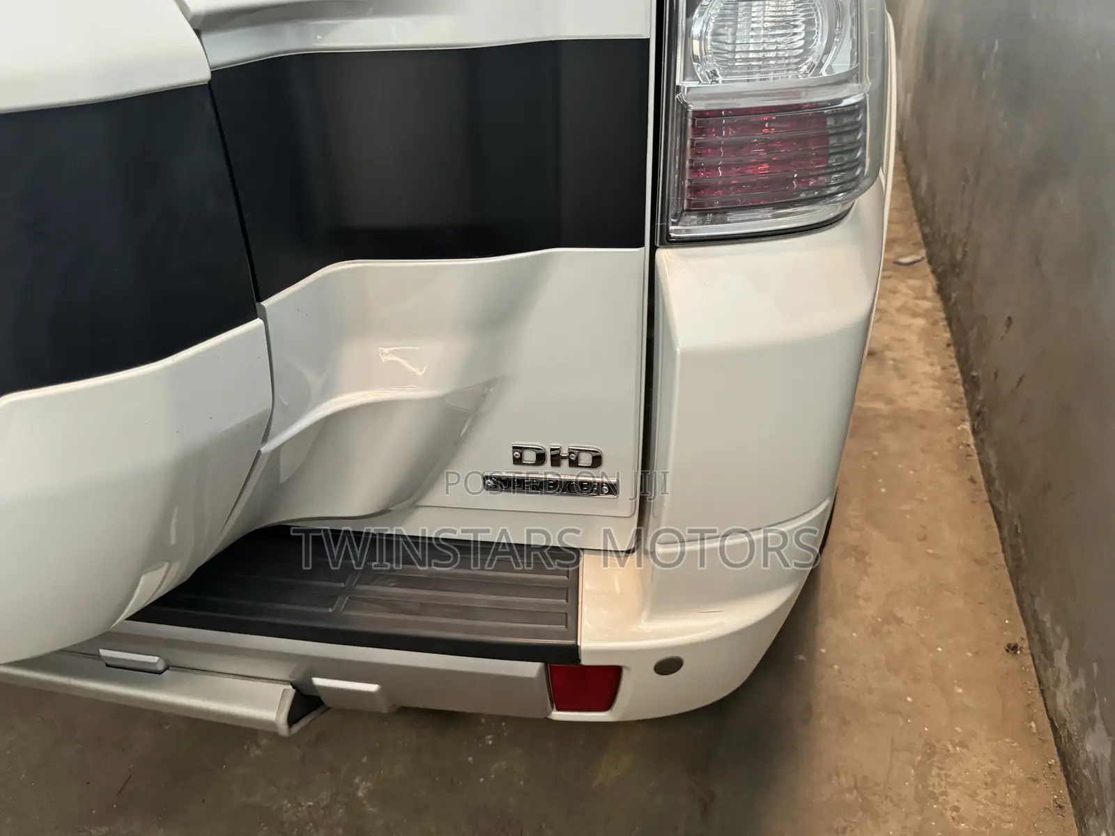 Mitsubishi Pajero Exceed 2017 Pearl