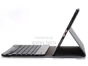 Keyboard and Case for iPad 7/8th Gen - Classic Black