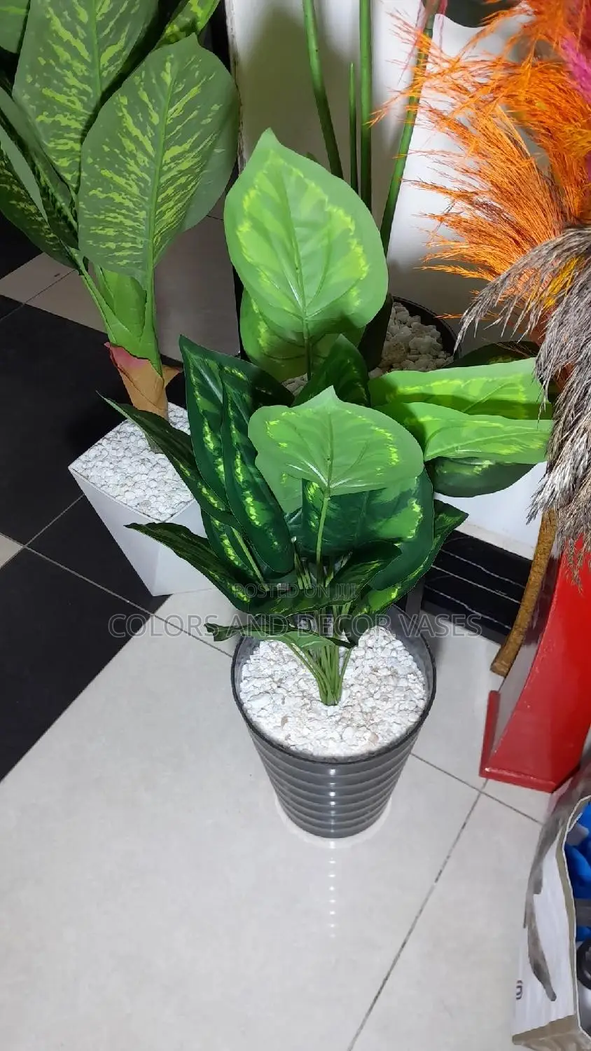 Plant 18leaves, Plastic Vase and Pebble Stones