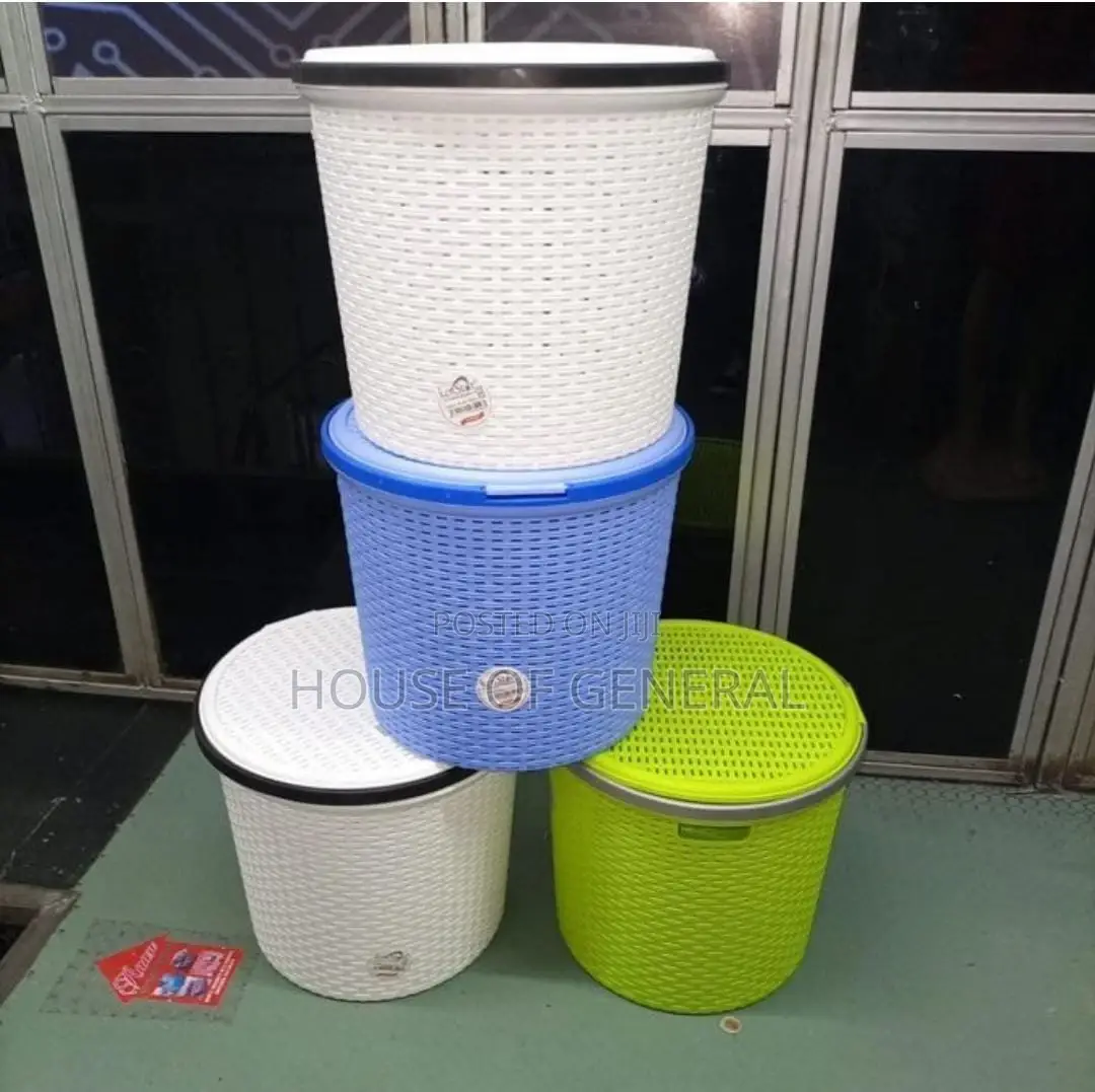 Round Laundry Basket With a Lid