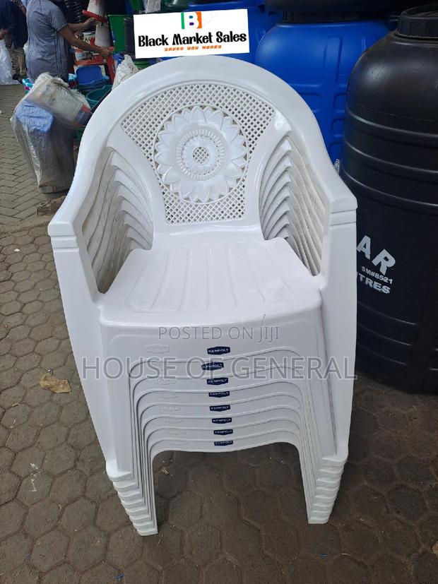 White Kenpoly Plastic Chair
