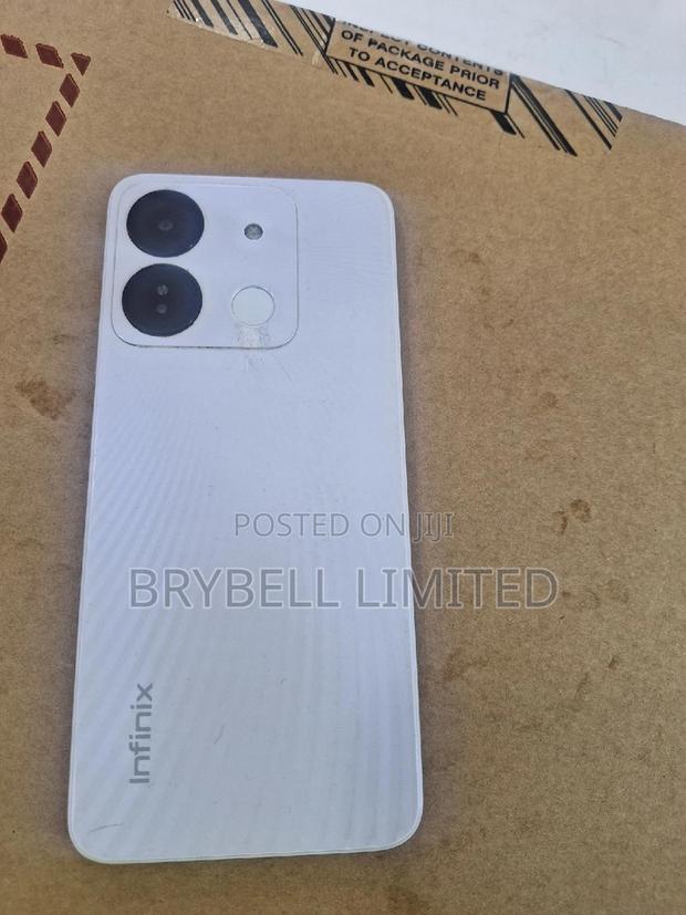 Infinix Smart 7 HD 64 GB White - thumbnail 3