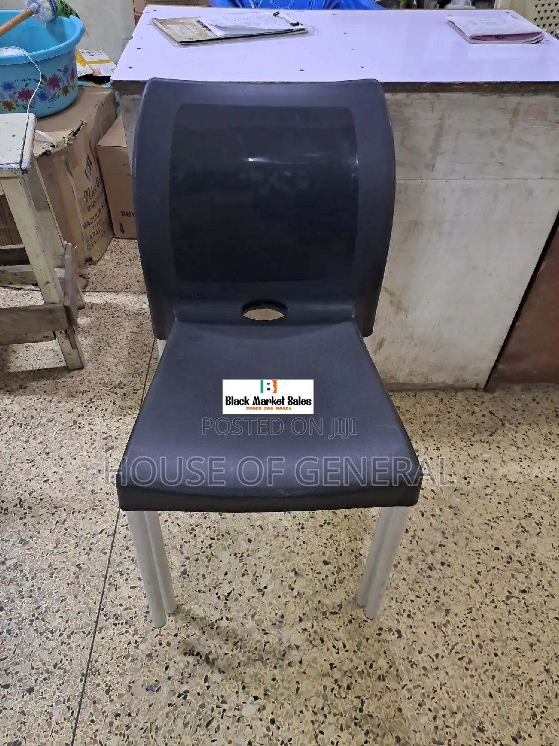 Comfortable Armless Plastic Chair With Metal Legs