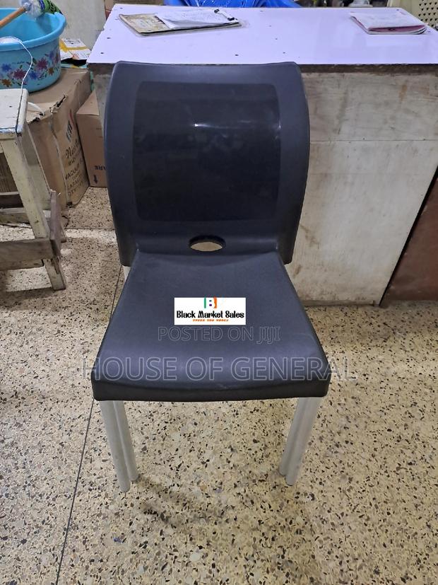 Comfortable Armless Plastic Chair With Metal Legs