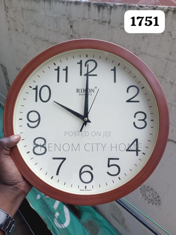 Round Wall Clock - thumbnail 2