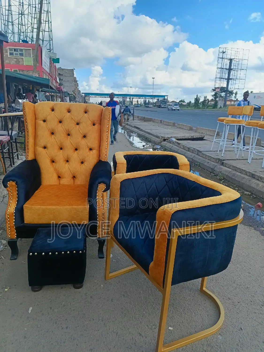 Pedicure Seat, Puff and 2 Manicure Seat, Black and Gold 
