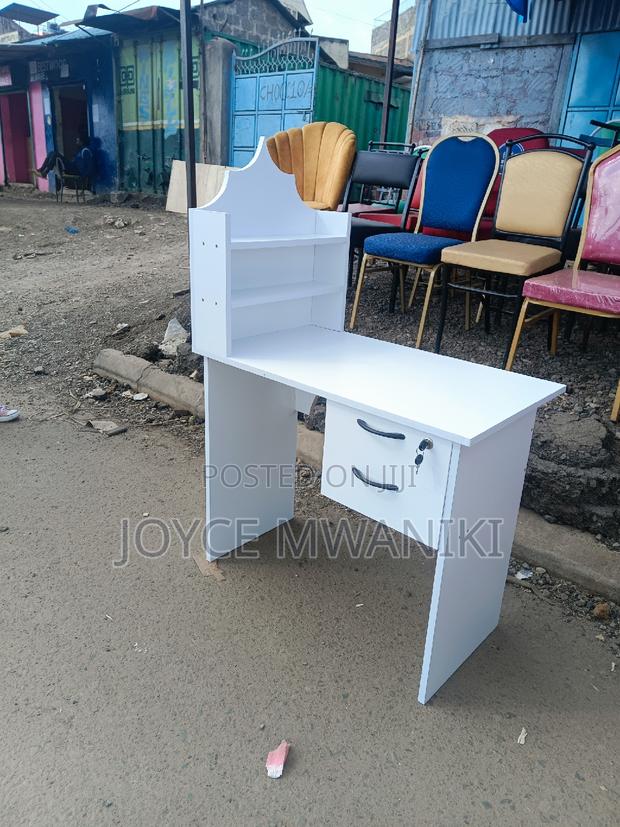 Manicure White Table - main view