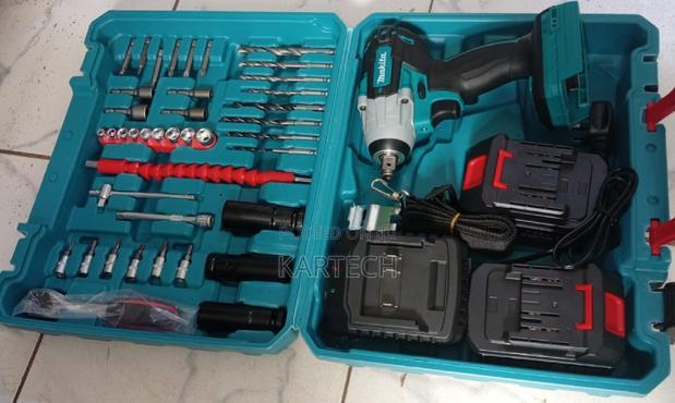 Makita Cordless Impact Drill With Accesories - main view
