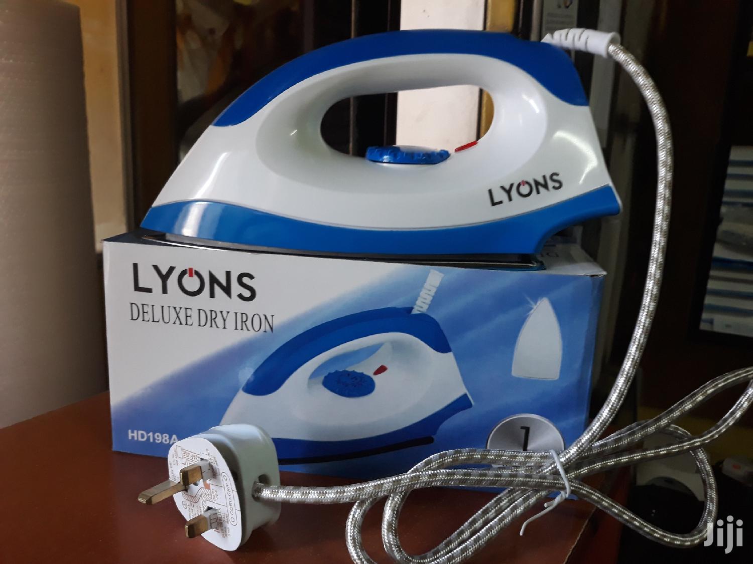 Lyons Dry Iron Box