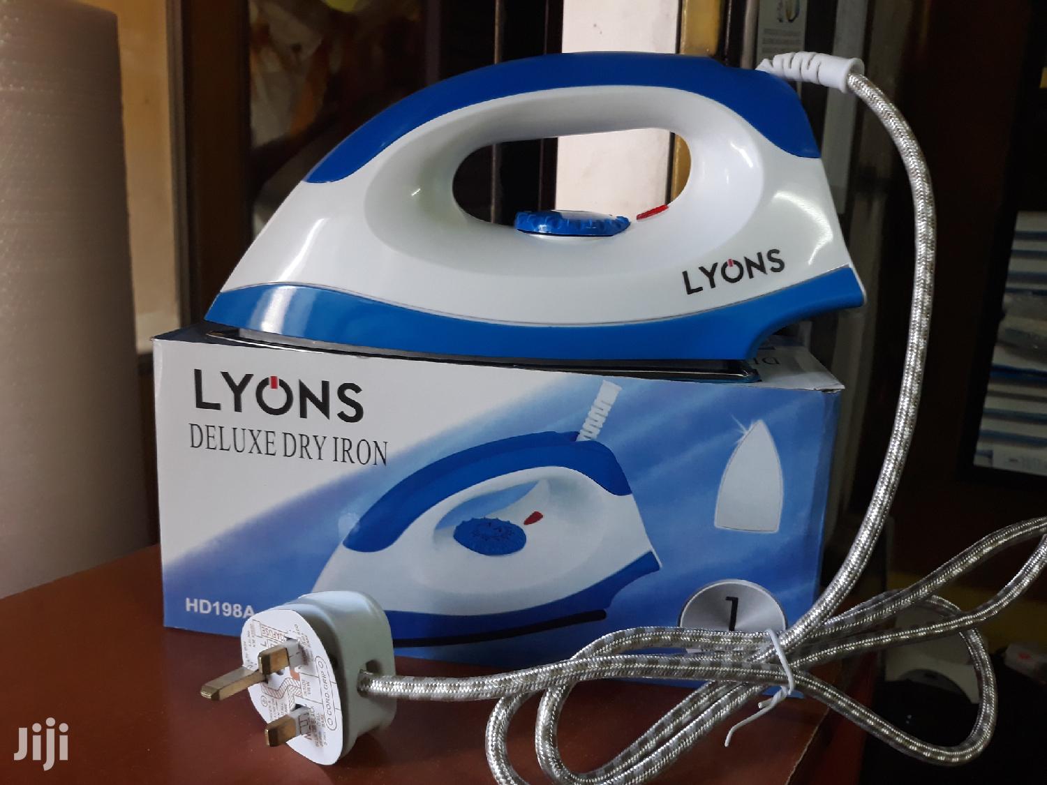 Lyons Dry Iron Box
